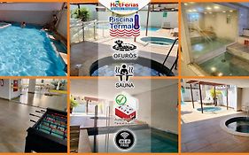 Everest Flat Service com Piscinas Termais, próx ao Shopping Singapura, Water Park, Clube Prive, Riviera, Boulevard - HotFérias